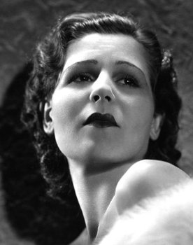 Manya Roberti as Estelle