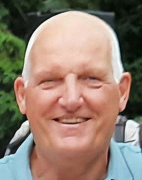 Adrie Blom as Self (Retired soldier)