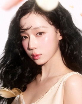 WINTER as 金旼炡（김민정、Kim Minjeong）