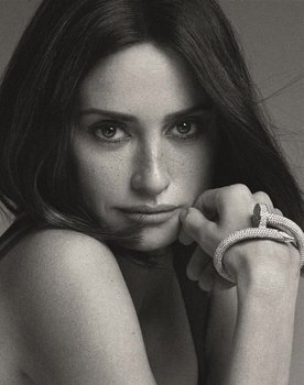 Penélope Cruz as Louise