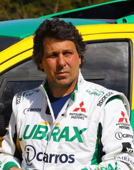 Guilherme Spinelli as Ele Mesmo