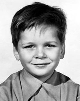 Harvey Grant as Hank