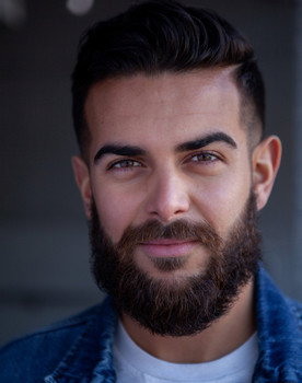 Tony León as Friend 2