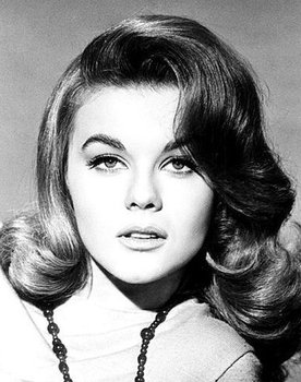 Ann-Margret as Steffy Blondell