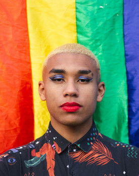 Henrique Santos as William