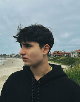 Jorge Kowalsky as Tom Hansen