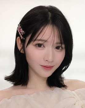 Chinzei Suzuka as Koharu Hirase