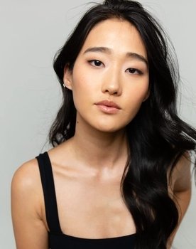 Andie Ju as Naomi Chung