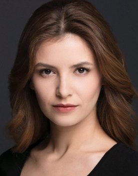 Cansu Yazıcı as Katina