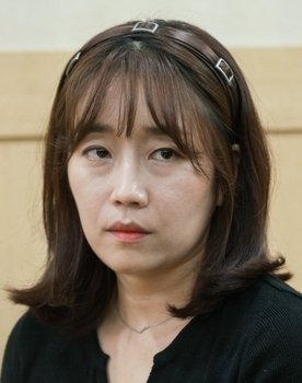 Hong Lu-hyeon as Jung Ji Won