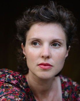 Alexe Poukine as Jeanne