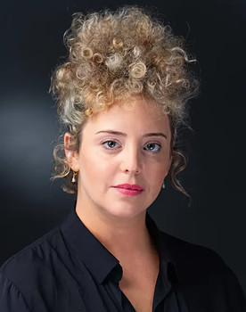 Kineret Limoni as Avia the candy