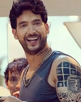 Carlos Torres as Gabriel del Pino