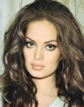 Türkan Şoray as Zeynep