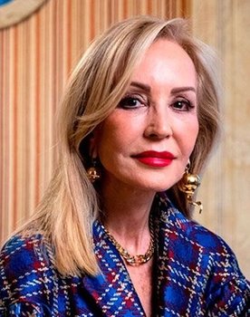 Carmen Lomana