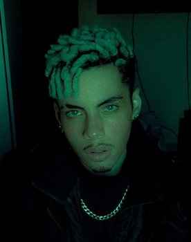 Guilherme Giusti as Homem