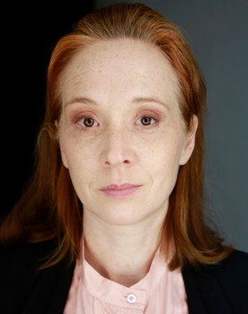 Inga Wolff as Mother Püttner