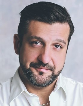 Sándor Csányi as Péter