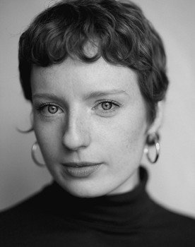 Tilly Botsford as Esme