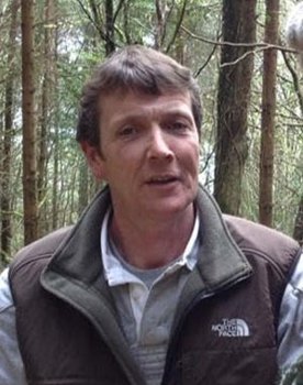 Eddie Drew as Mart Manager