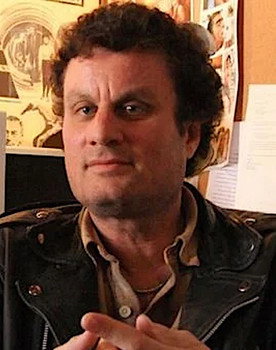 Bajo La Nube