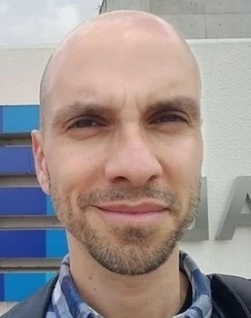 Sérgio Calvinho as Voice