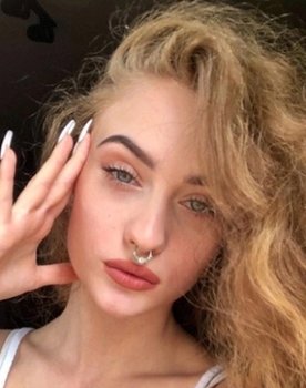 Lydia Caballo as Zowie