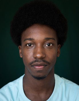 Ricardo Reis as Alexandre Carrelo