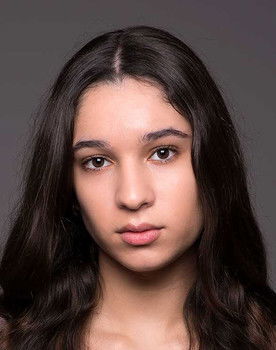 Effie Demetriou as Jeune Zarmina