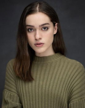 Kelly Bastard as Kelly