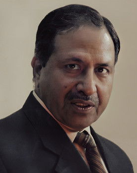 Lekh Raaj as Thekedar