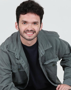 Eduardo Ventura as Garçom