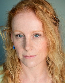 Estelle Terblanche as Santie Roos