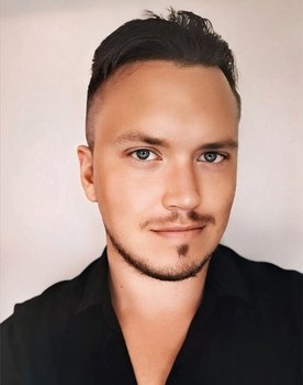 Jonathan Sand as Fader Lund