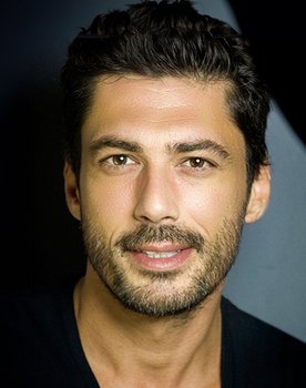 Pamir Pekin as Kenan Gürhan