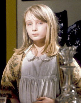 Sarah Hollis Andrews as Alice Harvey