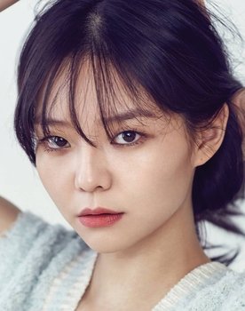 Esom as Shin Hyo-jung