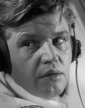 Aleksandr Mombeli as Сергей Утехин