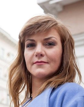 Anna Ukolova as Katya