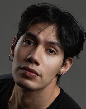 Jonathan Santandrea as Andrés