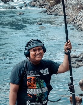 JD Mardo as Kapitbahay