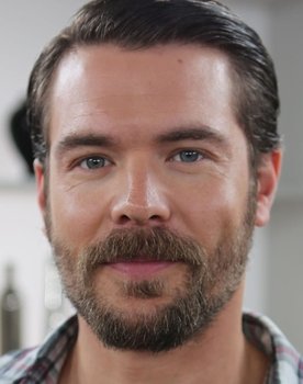 Charlie Weber Photo