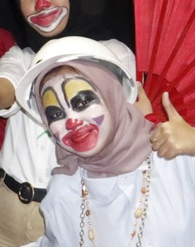 Dwi Anti Octarini as Khadam Dayang Barbari