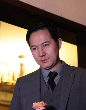 游杰 as Lin's Father