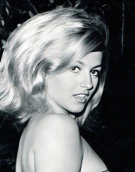 Maria Pia Conte as Isabel