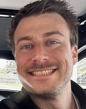 Robbe Boons as Viktor Verhulst