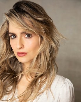 Asta Paredes as Gwen