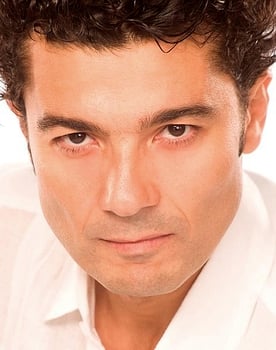 Khaled El Nabawy as Young Hassan