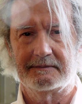 Roger Van Hool as Joseph, le père