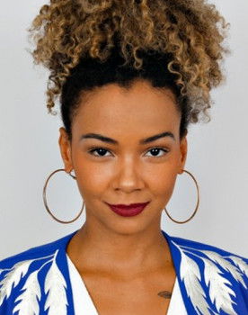 Natália Balbino as Jennifer